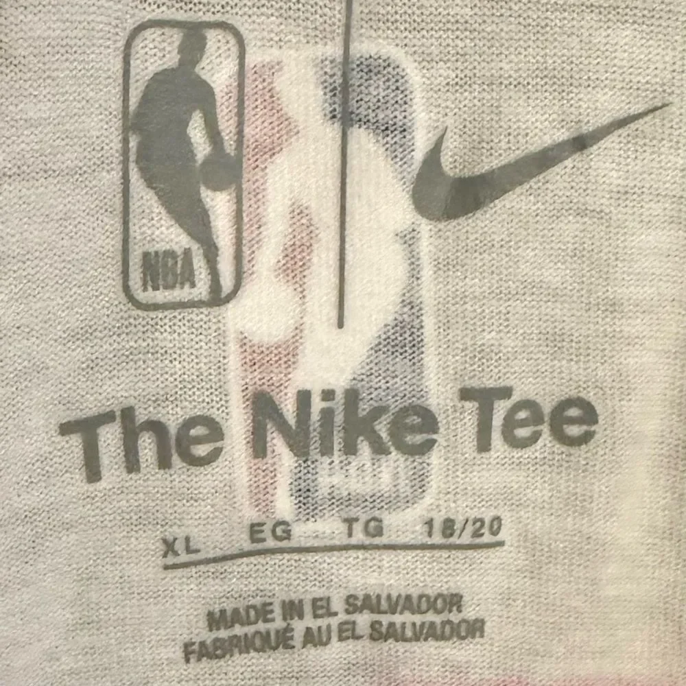 Nike Youth Miami Heat Jimmy Butler Short Sleeve Crewneck T-Shirt. Youth XL. NEW.